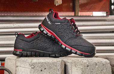 steel toe boots weigh